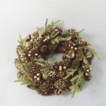 COROA PINHAS DOURADA 26X7CM