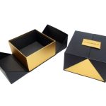 CONJ. 2 CAIXAS CARTAO RED. COR PRETO/OURO 21X21X12CM