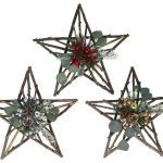 ESTRELA DE MADEIRA COM PINHAS E BAGAS