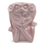 CERAMICA- MENINA VASO CATOS C/FLOR COR:ROSA