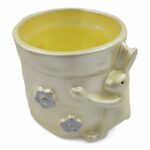 CERAMICA-VASO C/COELHO FLORES COR:AMARELO