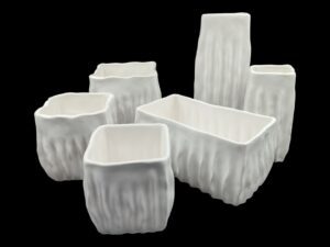 CERAMICA-CUBO RISCAS COR:BRANCO VIDRADO