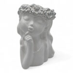 CERAMICA- BUSTO MENINA COR:PRATA