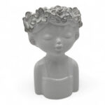 CERAMICA- BUSTO MENINA JARDINEIRA C/FURO COR:PRATA