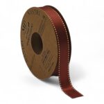 FITA SATINEE C/FIO OURO 1.5CMX20MT COR:VERMELHO MADEIRA